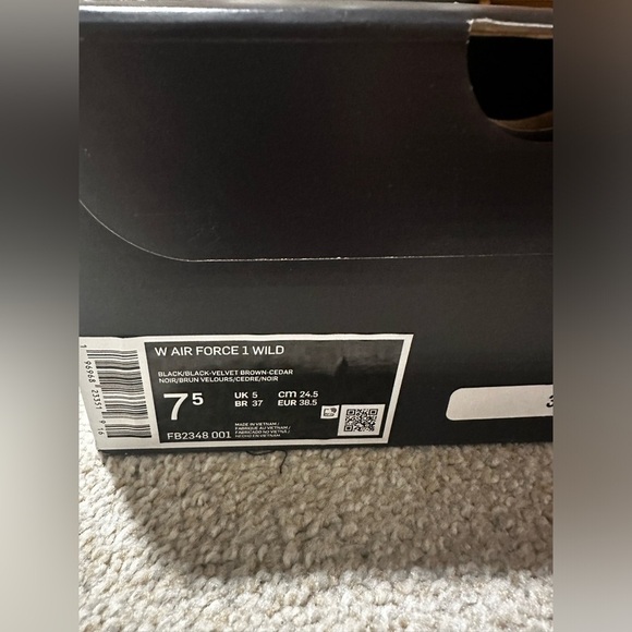 Nike Air Force 1 Wild Hiking Sneaker - Picture 9 of 11